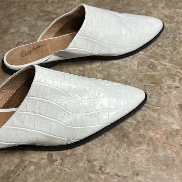 NWOT SEYCHELLES LEATHER WHITE MULES . Flat shoes slip on crocodile look - Picture 8 of 12